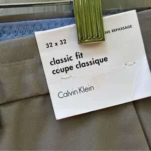 CALVIN KLEIN—Classic Fit Gray Chinos—Men’s 32 x 32—Non-Iron—100% Cotton—NWT